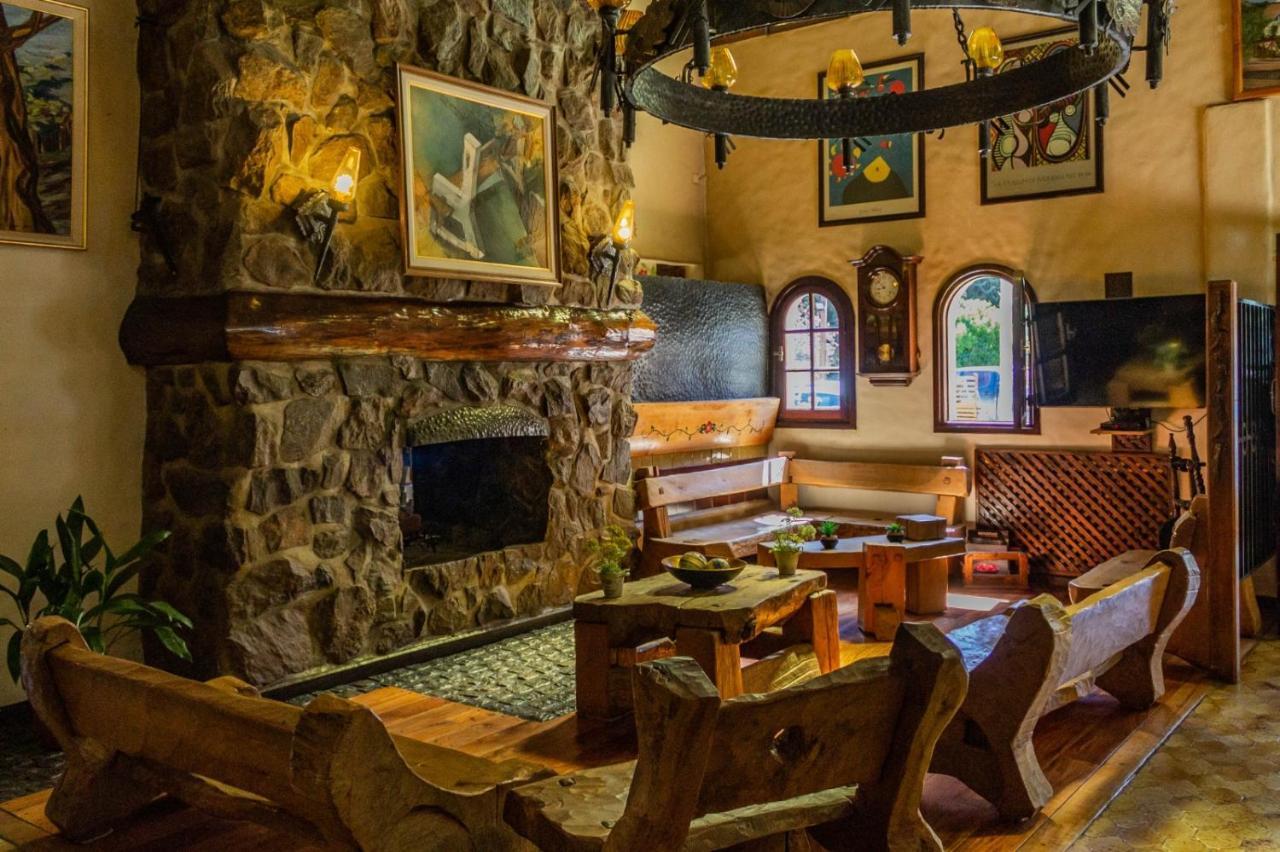 Hosteria La Posta Del Cazador San Martín de los Andes Exterior photo